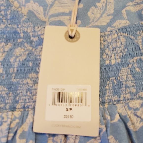 Lucky Brand smocked t-shirt. Small. - Picture 4 of 10